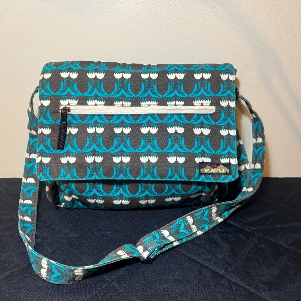 **Discounted Shipping!** Vintage Kavu Messenger Bag Purse